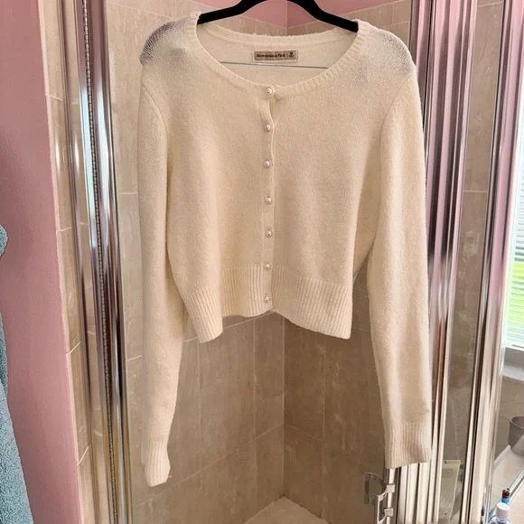 Abercrombie Pearl-Button Crewneck Cardigan Sweater in Cream- Size Medium - Picture 9 of 14